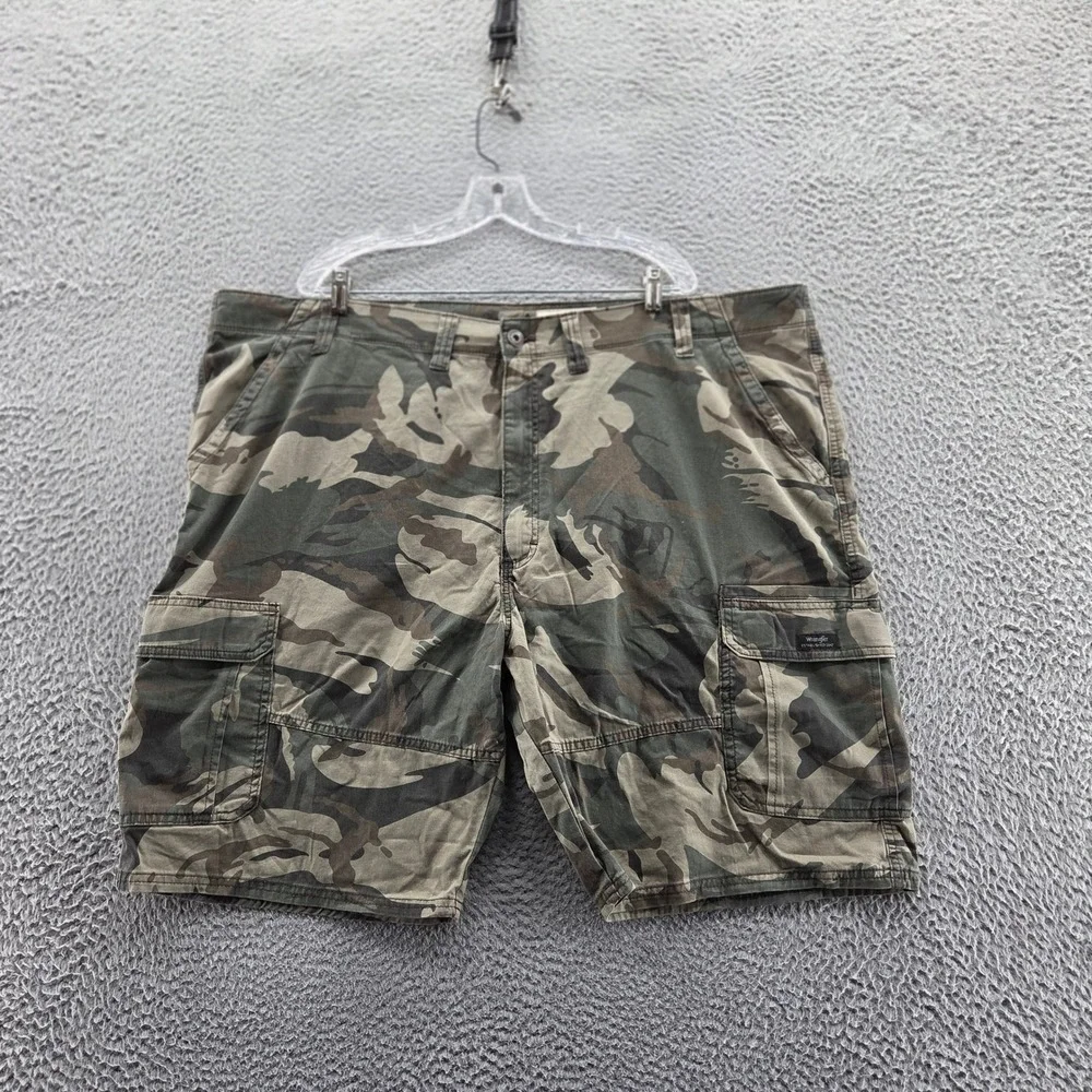 NEW Wrangler Mens Camo Print Cargo‎ Shorts 48x10 Green Regular Taper Canvas